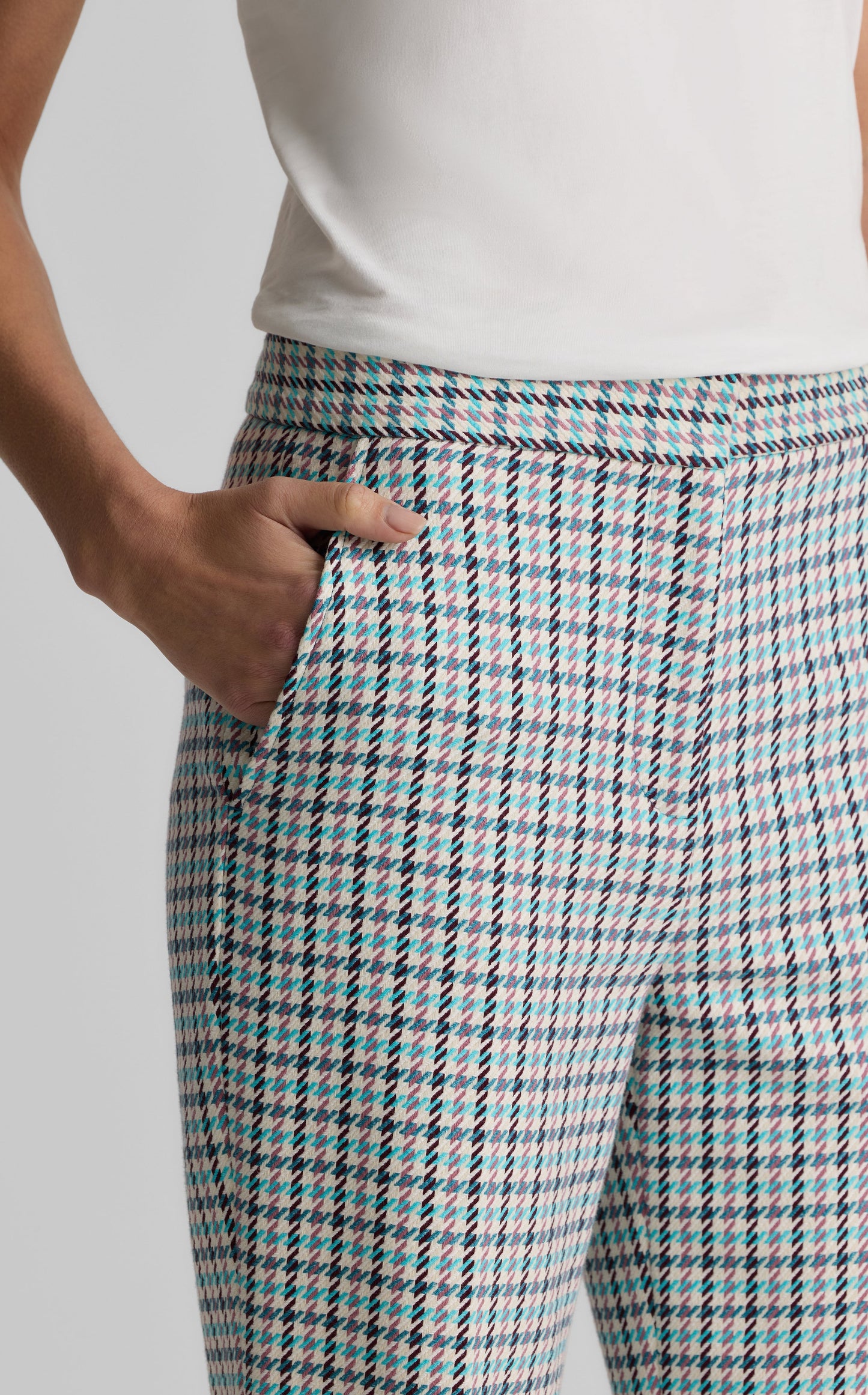Logan Pant in Stretch Houndstooth